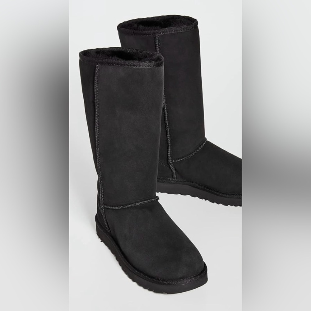 NEW! ✨UGG Classic Tall Boots